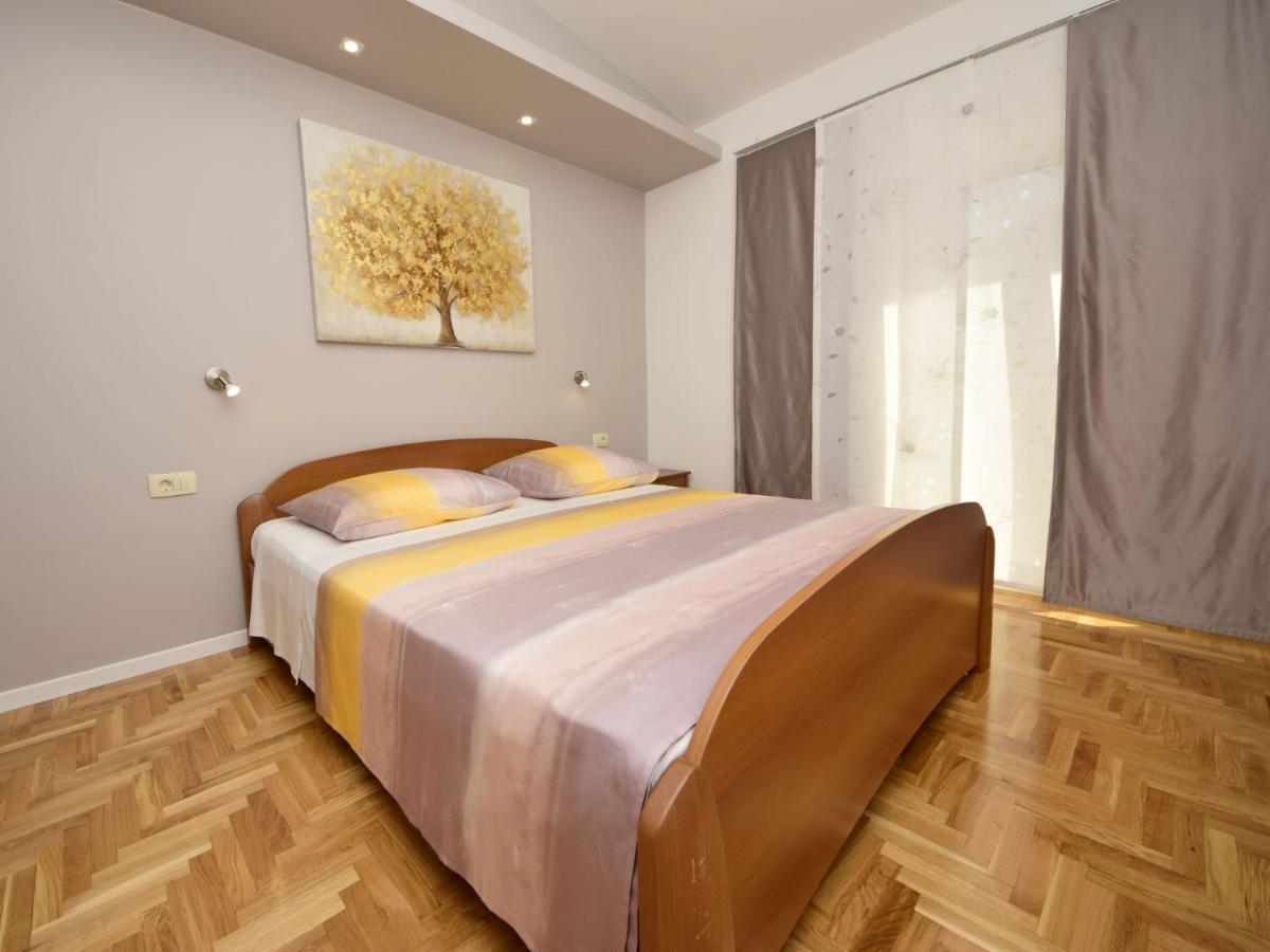 Apartment Mornar-2 By Interhome Trogir Exterior foto